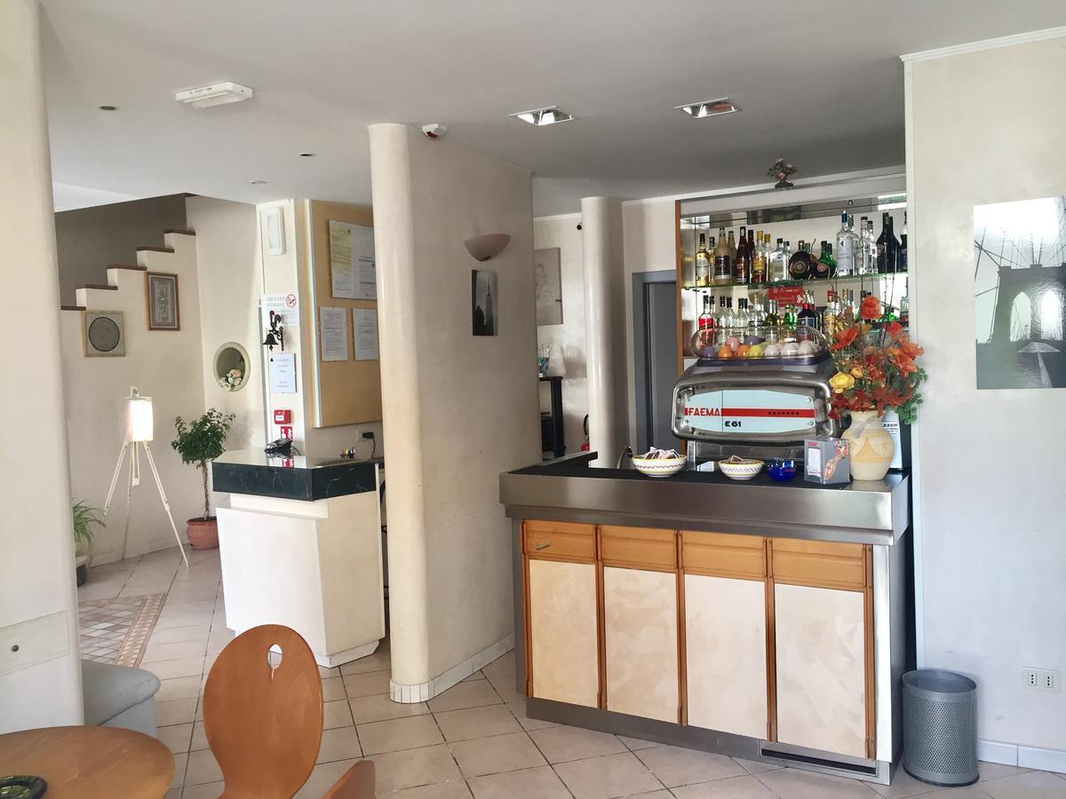 Hotel Monti Ричоне Екстериор снимка