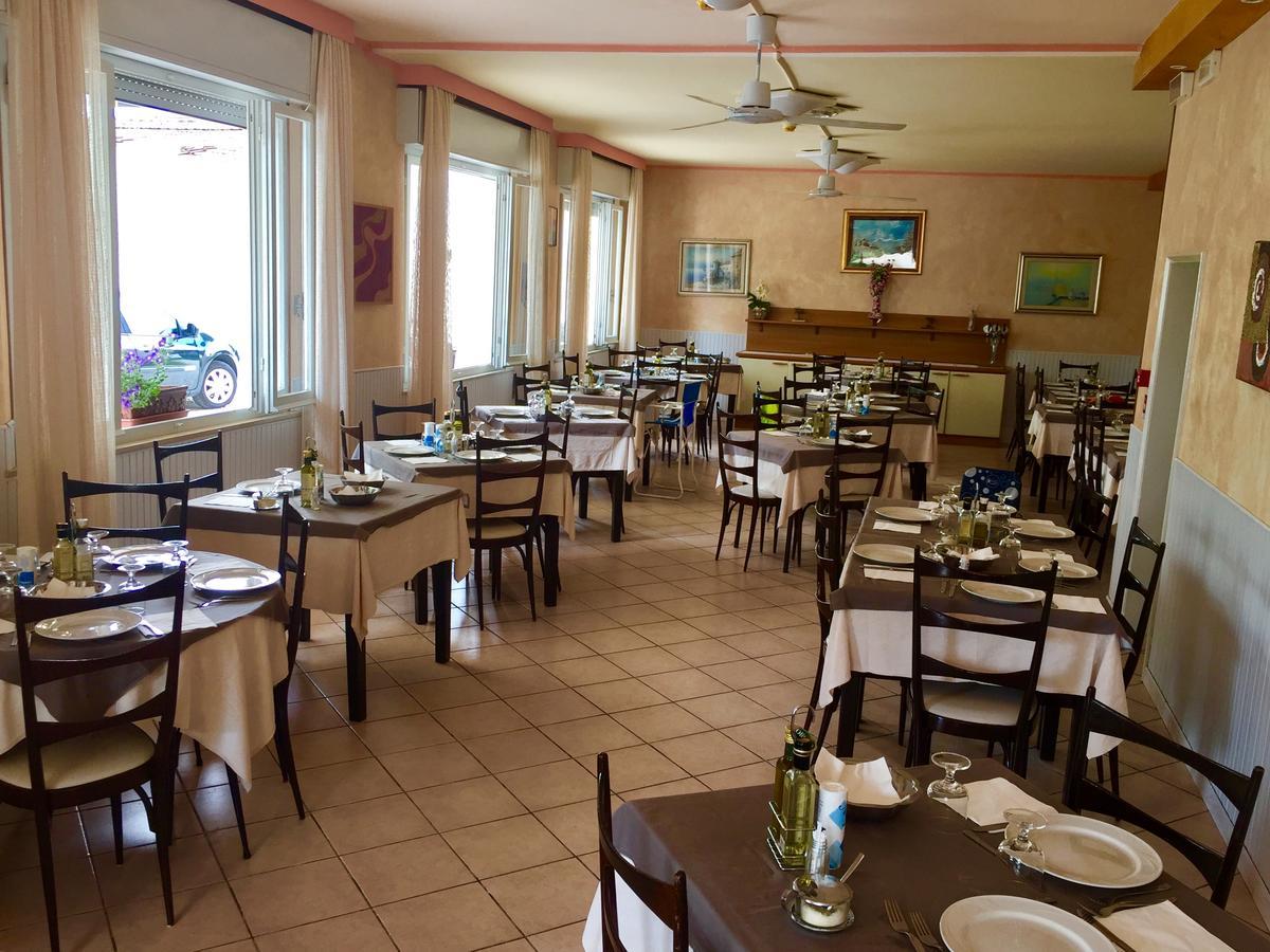 Hotel Monti Ричоне Екстериор снимка