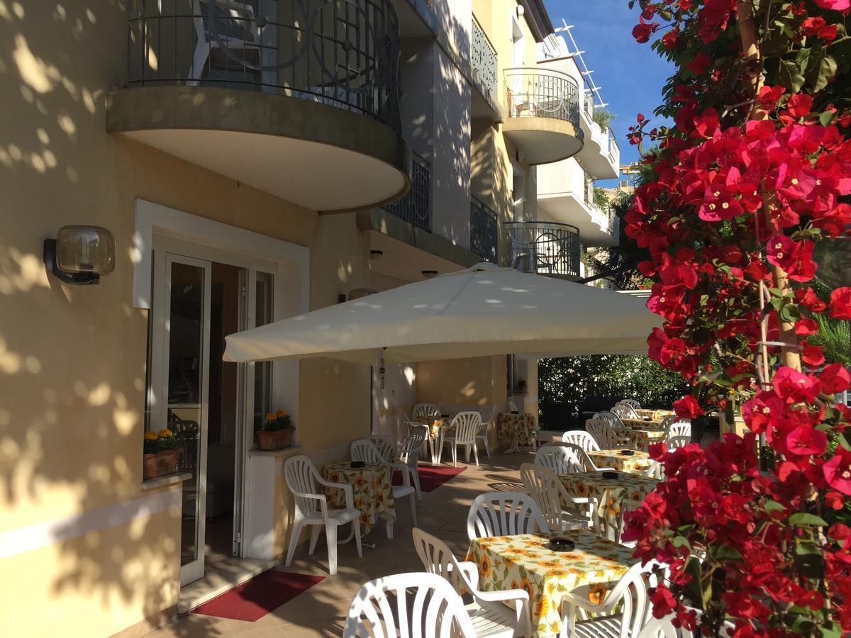 Hotel Monti Ричоне Екстериор снимка