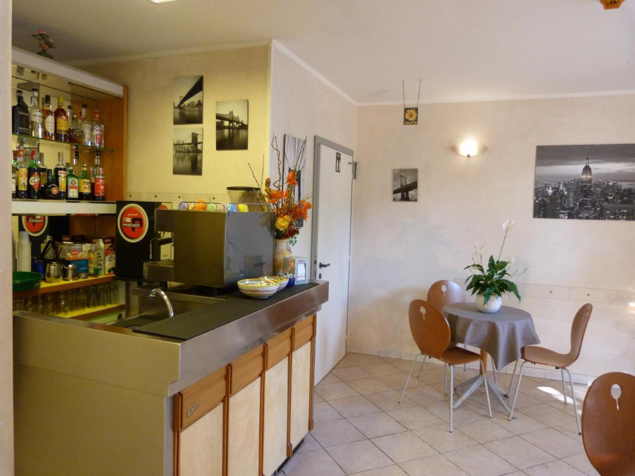 Hotel Monti Ричоне Екстериор снимка