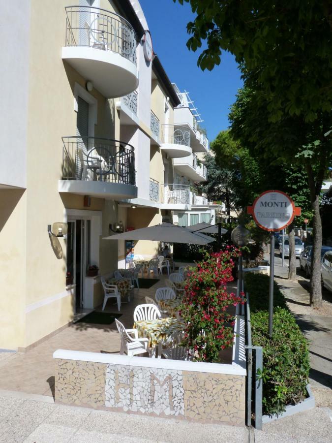 Hotel Monti Ричоне Екстериор снимка